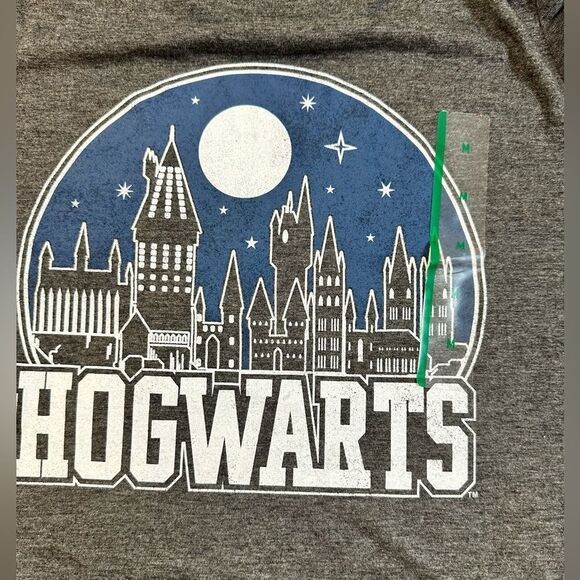 NWT Harry Potter Teens/Women’s Gray Short Sleeve e Graphic Tee Hogwarts - Size M - Picture 6 of 7